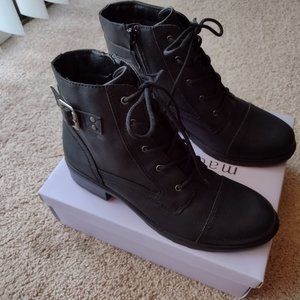 Madden Girl Women’s Dellah Size 10, Black Combat Boots -- new with box